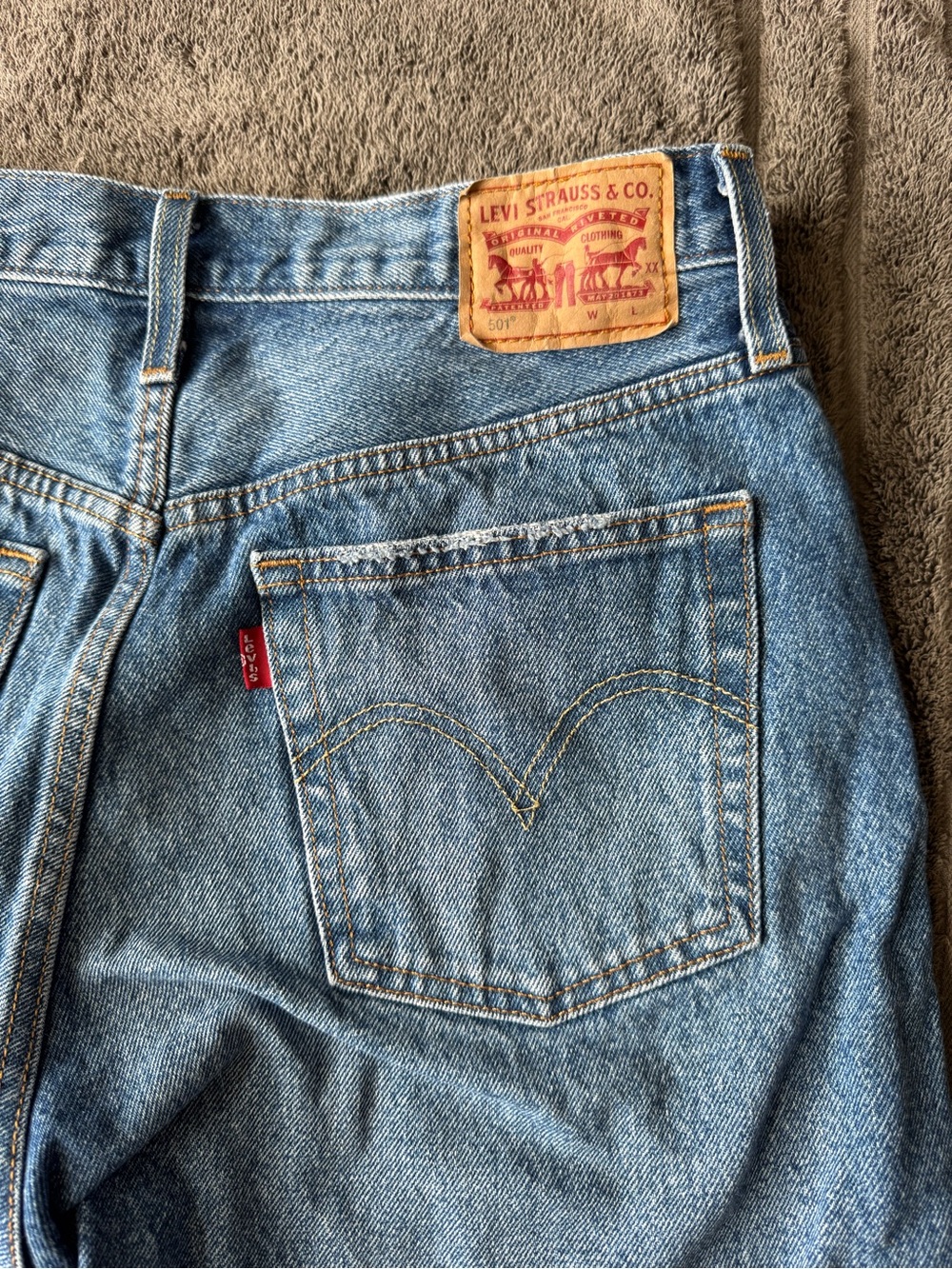 Levi's 501 Classic Blue Straight Denim Jeans Shorts-size W28 - Picture 3 of 11